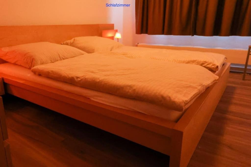 Freundliche Wohnung Mit Parkplatz Und Terrasse 新勃兰登堡 外观 照片