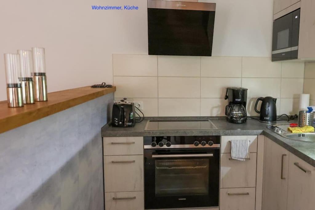 Freundliche Wohnung Mit Parkplatz Und Terrasse 新勃兰登堡 外观 照片