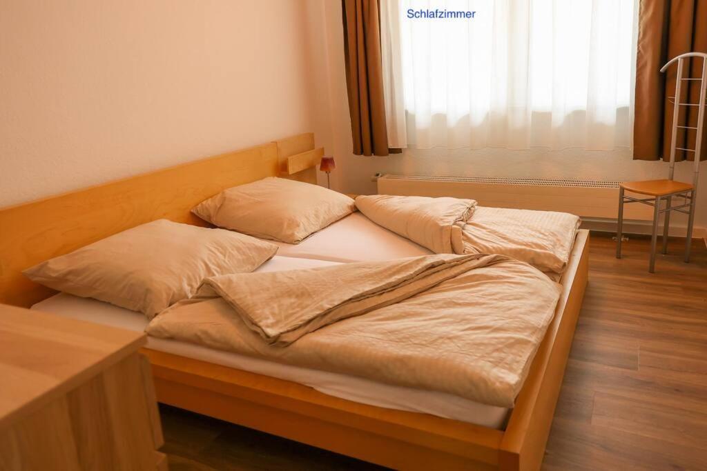 Freundliche Wohnung Mit Parkplatz Und Terrasse 新勃兰登堡 外观 照片